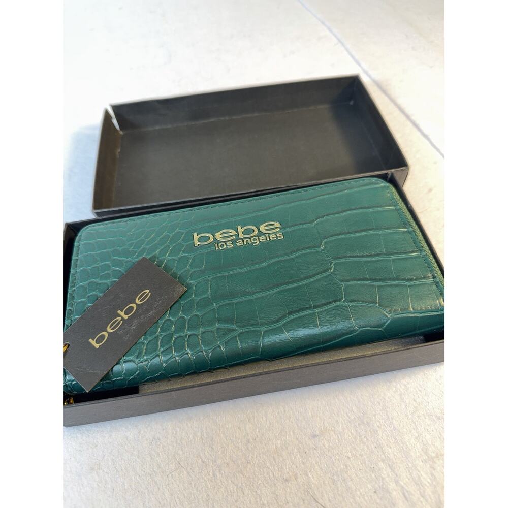 NEW Bebe Los Angeles Wallet Green Croc Embossed Zip Around Clutch w Box